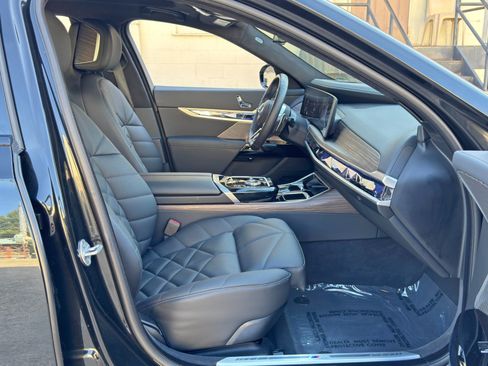 Used 2026 BMW 740i RWD image 16
