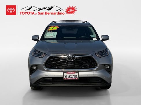 Used 2024 Toyota Highlander Limited image 8