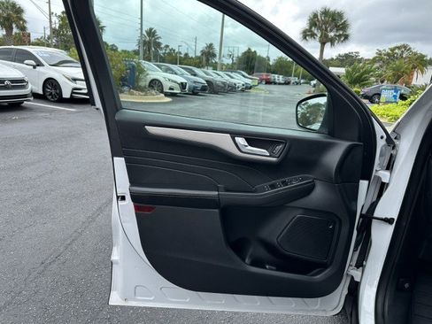 Used 2022 Ford Escape SEL image 37