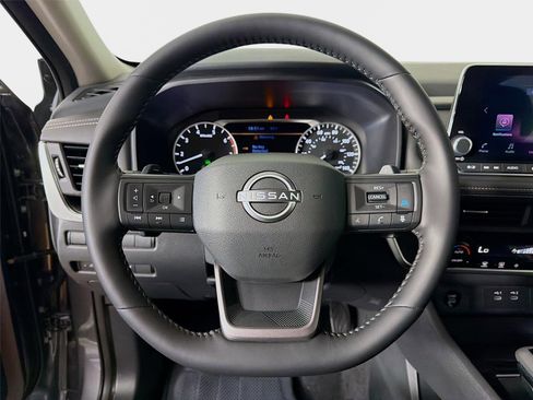 Certified 2026 Nissan Rogue SV FWD image 12