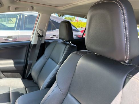 Used 2014 Toyota RAV4 Limited w/ Technology Package image 7