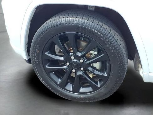 Used 2021 Jeep Grand Cherokee Laredo X AWD/4WD image 18