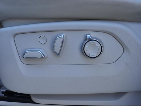 Used 2025 Cadillac Escalade Sport Platinum w/ LPO, Floor Liner Package AWD/4WD image 28