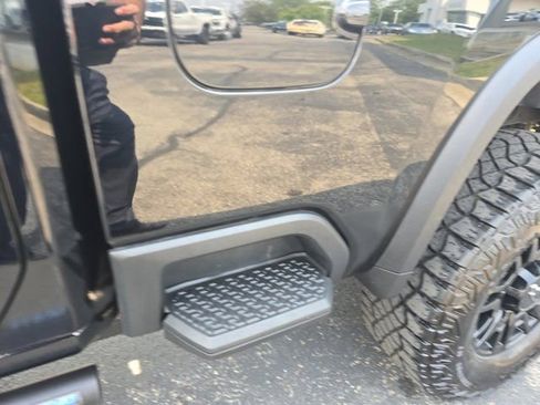 Used 2024 Chevrolet Silverado 2500 ZR2 w/ Technology Package image 15