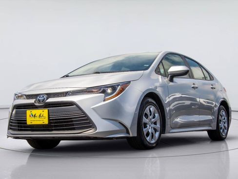 Used 2024 Toyota Corolla LE FWD image 4