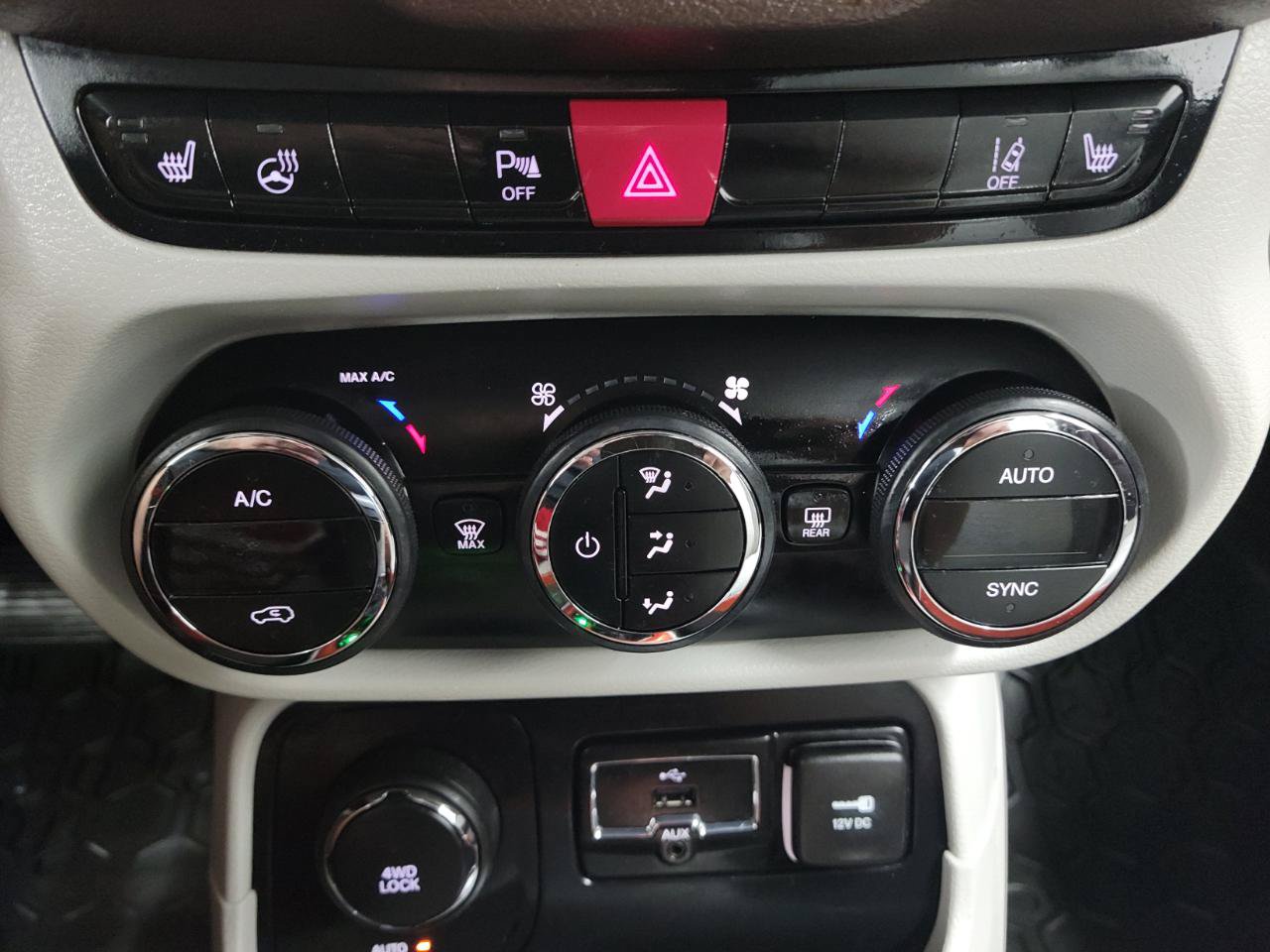 Used 2016 Jeep Renegade Limited AWD/4WD image 20