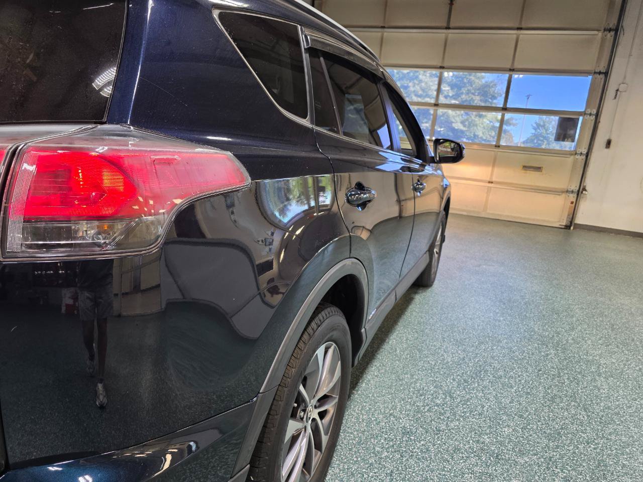 Used 2018 Toyota RAV4 XLE AWD/4WD image 7