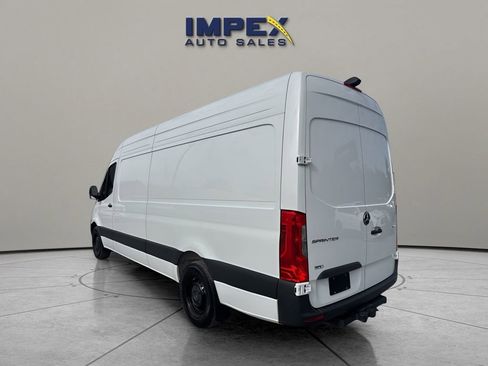 Used 2025 Mercedes-Benz Sprinter 2500 image 3