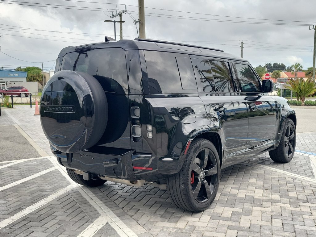 Used 2025 Land Rover Defender 110 X AWD/4WD image 5