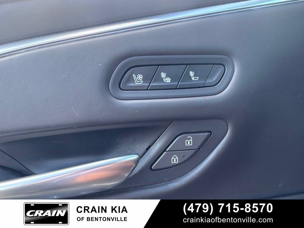 Used 2023 Cadillac Escalade Sport Platinum w/ LPO, ONYX Package AWD/4WD image 14