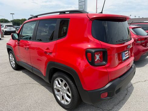 Used 2018 Jeep Renegade Latitude FWD image 14