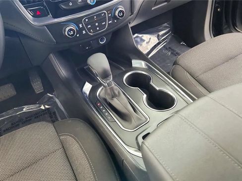 Used 2023 Chevrolet Traverse LT FWD image 27
