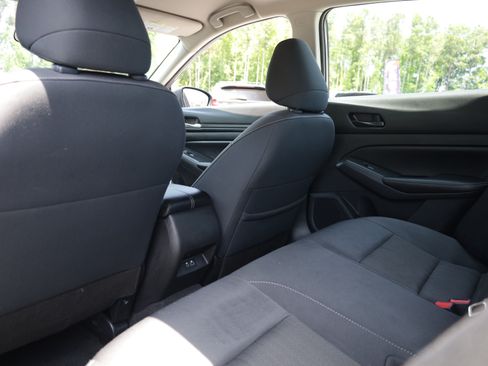Used 2024 Nissan Altima 2.5 SV FWD image 13