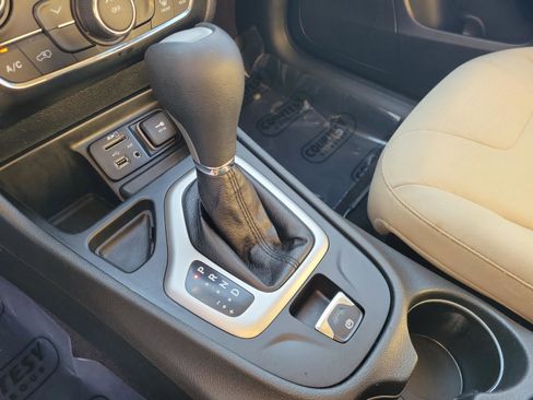 Used 2016 Jeep Cherokee Latitude image 28