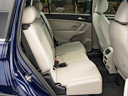 Used 2023 Volkswagen Tiguan SE w/ Panoramic Sunroof Package FWD image 48