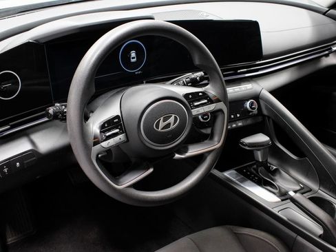 Used 2024 Hyundai Elantra SEL FWD image 25