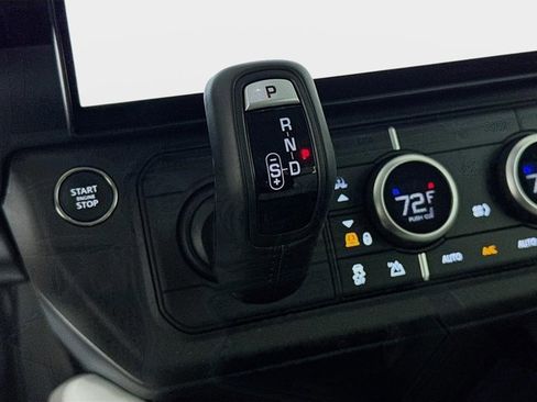 New 2026 Land Rover Defender 110 X-Dynamic SE image 19