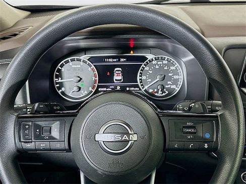 Used 2023 Nissan Rogue SV image 12