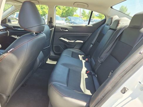 Used 2023 Nissan Altima 2.5 SR FWD image 12