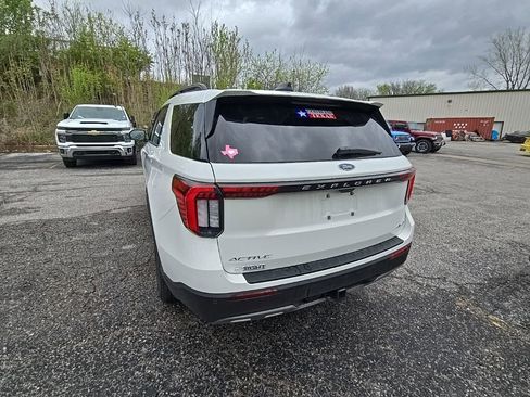 Used 2025 Ford Explorer Active w/ Active Comfort Package image 5