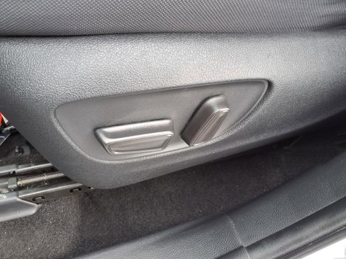 Used 2023 Toyota Highlander L image 14