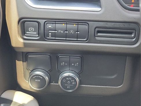 Used 2023 GMC Yukon SLT RWD image 15