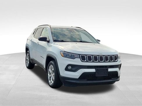 Used 2024 Jeep Compass Latitude AWD/4WD image 1