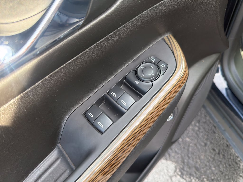 Used 2021 GMC Acadia SLE w/ Driver Convenience Package FWD image 13