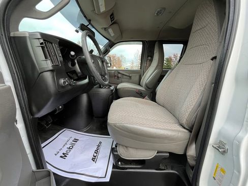Used 2018 Chevrolet Express 2500 LT w/ LT Preferred Equipment Group image 11