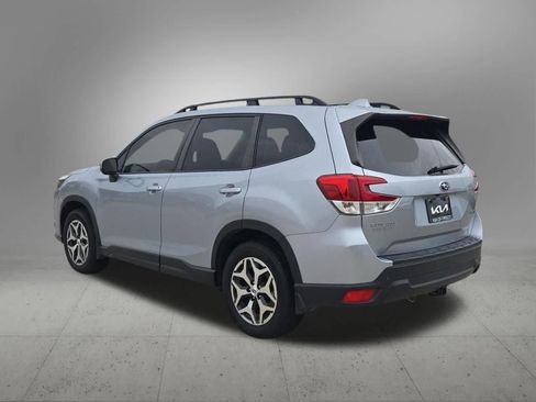 Used 2023 Subaru Forester Premium w/ Popular Package #2 AWD/4WD image 4