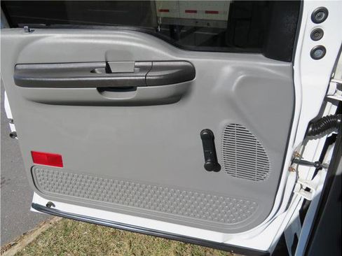 Used 2006 Ford F250 XL image 9