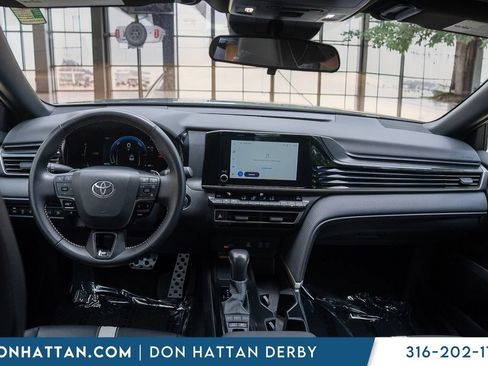 Used 2025 Toyota Camry SE FWD image 4