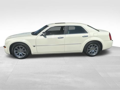Used 2006 Chrysler 300 C w/ Navigation & Sound Group II RWD image 35