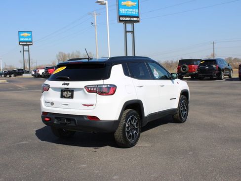 Used 2025 Jeep Compass Trailhawk w/ Trailer Tow Group AWD/4WD image 9