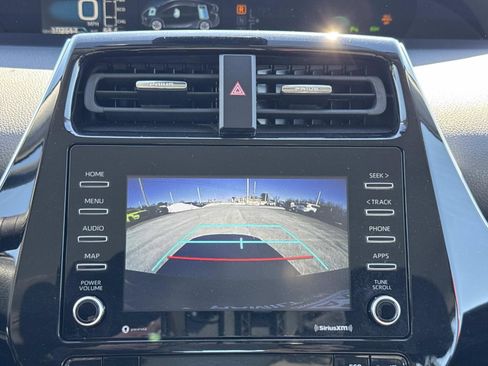 Used 2021 Toyota Prius LE image 10