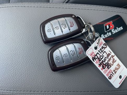 Used 2017 Hyundai Elantra Limited w/ Limited Tech Package 04 image 38