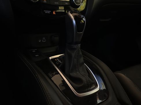 Used 2020 Nissan Rogue Sport SL image 16