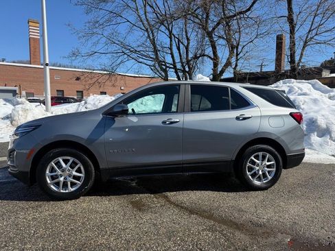 Used 2023 Chevrolet Equinox LT image 2