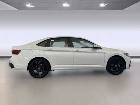 New 2026 Volkswagen Jetta SE FWD image 8