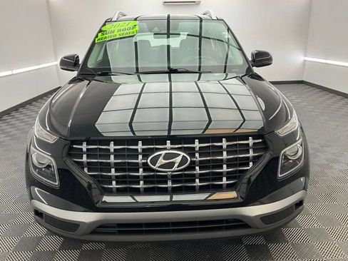 Used 2021 Hyundai Venue SEL w/ Premium Package FWD image 2