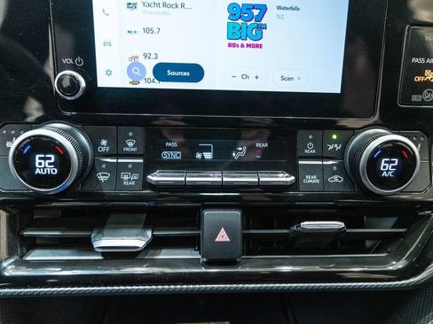 Used 2025 Toyota Highlander XSE AWD/4WD image 27