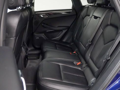 Certified 2025 Porsche Macan image 18