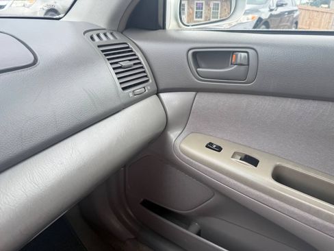 Used 2004 Toyota Camry SE FWD image 18