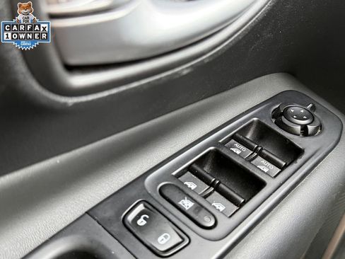 Certified 2023 Jeep Renegade Latitude image 28