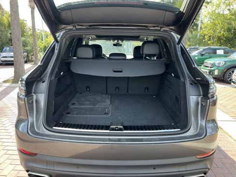 Used 2021 Porsche Cayenne AWD/4WD image 32