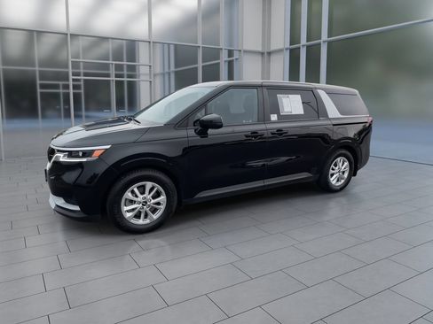 Used 2022 Kia Carnival LX FWD image 4