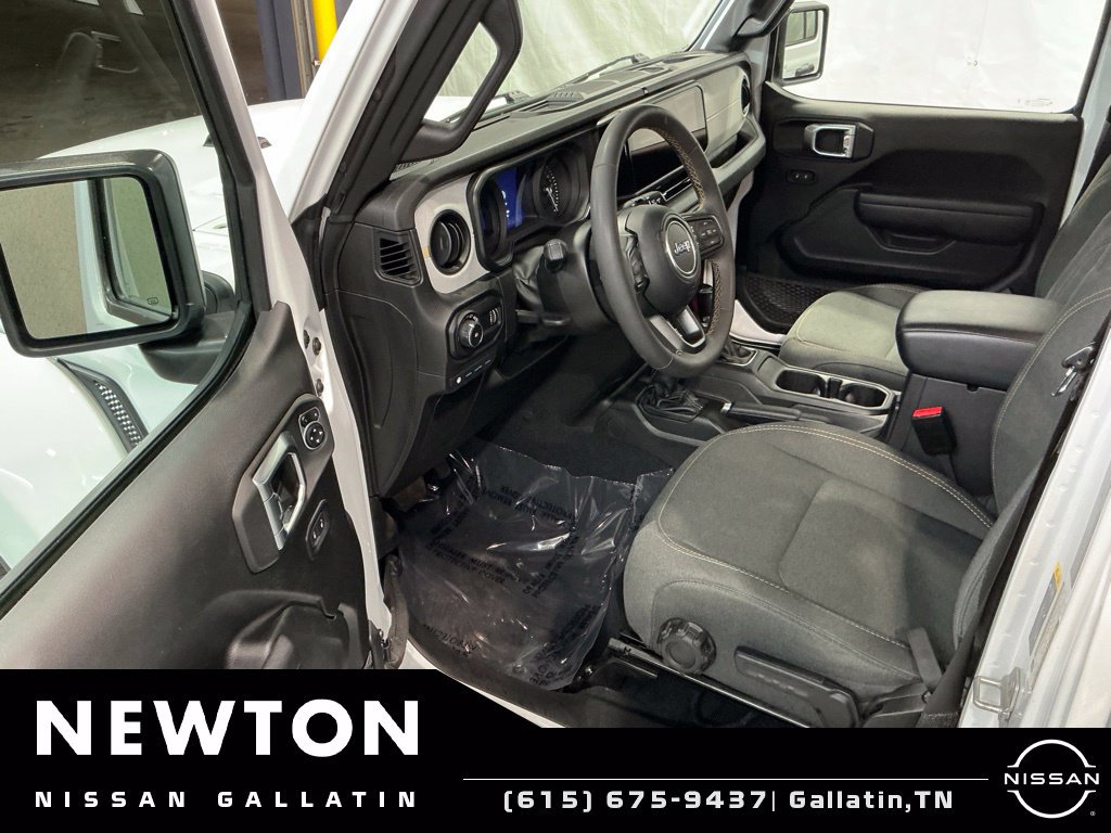 Used 2024 Jeep Wrangler Unlimited w/ Convenience Group AWD/4WD image 6
