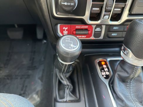 Used 2024 Jeep Wrangler Unlimited Sport AWD/4WD image 33