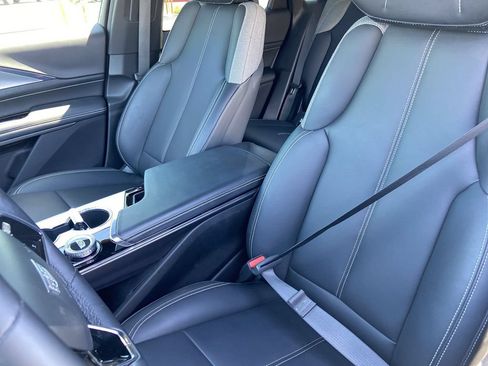 Used 2024 Cadillac Lyriq Tech RWD image 15