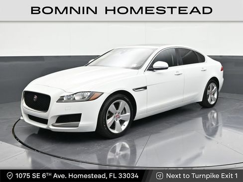 Used 2018 Jaguar XF image 1